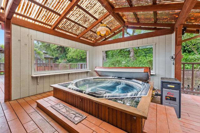 1435 Dolphin Drive, Aptos CA: https://media.crmls.org/mediaz/cfd3d5bd-6691-4e65-ad19-6630cd0c150c.jpg