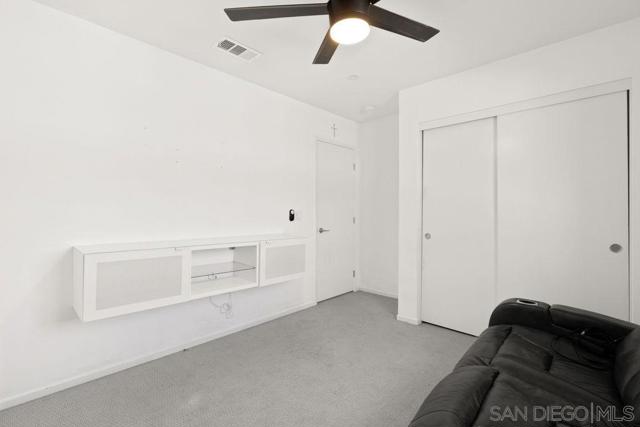 347 Sweet Pl, Fallbrook CA: https://media.crmls.org/mediaz/cfd3e28a-97b1-49f4-842b-57059a7a71f8.jpg