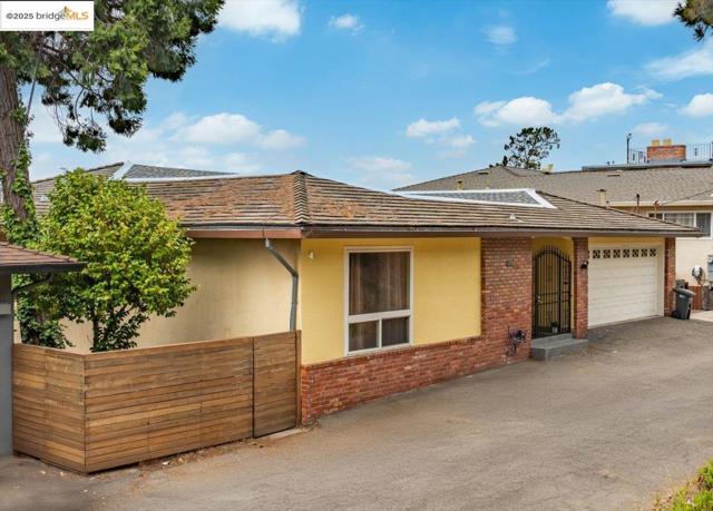 11772 Cranford Way, Oakland CA: https://media.crmls.org/mediaz/cfd3e81f-c214-4d9f-87ae-3660f2f8c3ed.jpg