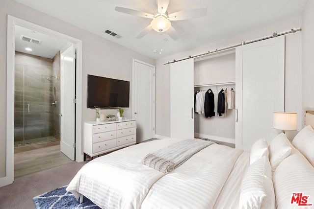 4454 Paxton Place, Calabasas CA: https://media.crmls.org/mediaz/cfd412a1-8b6f-4d65-9450-edc1840ec409.jpg