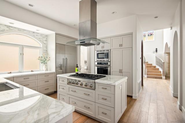 7729 Ivanhoe Avenue, La Jolla CA: https://media.crmls.org/mediaz/cfd4160f-4f4d-4661-8119-182c066fbd6c.jpg