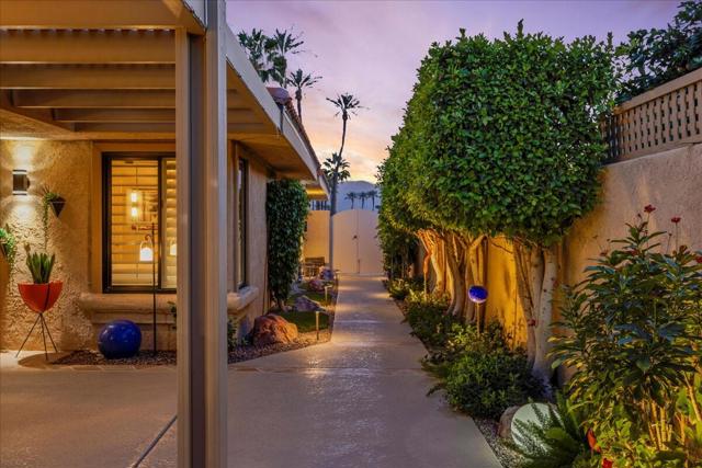 44 Acapulco Drive, Palm Desert CA: https://media.crmls.org/mediaz/cfd42856-8e15-4643-8c95-ef504f212b92.jpg
