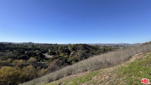 1 N Topanga Canyon Boulevard, Woodland Hills CA: https://media.crmls.org/mediaz/cfd42ee9-aa20-4994-8196-5bff0b8964f0.jpg