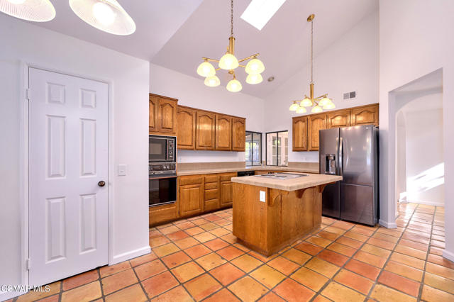 751 Wildwood Avenue, Thousand Oaks CA: https://media.crmls.org/mediaz/cfd449a8-ebee-4013-b820-88a521baaed5.jpg