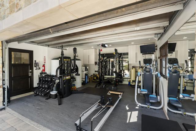 7795 Sendero Angelica, San Diego CA: https://media.crmls.org/mediaz/cfd4b87d-2444-4e57-84d7-11f10aee9d7d.jpg