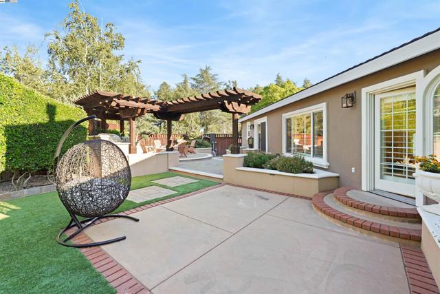 3211 Harvey Ct, Pleasanton CA: https://media.crmls.org/mediaz/cfd4bd01-b0c8-4fb5-add7-7d76e1a5a038.jpg