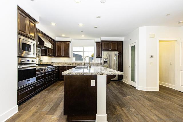 2400 Torrey Pines Rd, La Jolla CA: https://media.crmls.org/mediaz/cfd51367-fc6f-495b-b29a-86e6e05834fa.jpg