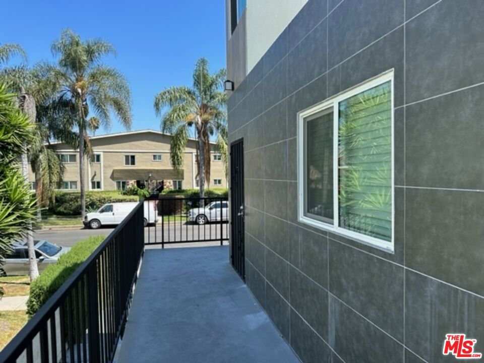 https://media.crmls.org/mediaz/cfd51491-cded-4952-a498-1556515b2749.jpg?preset=X-Large