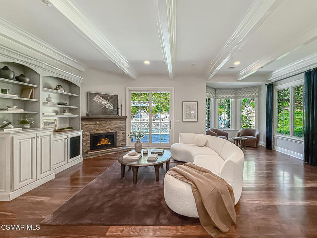 581 Lakeview Canyon Road, Westlake Village CA: https://media.crmls.org/mediaz/cfd6482f-af8d-4728-bb38-a31c2fa67363.jpg