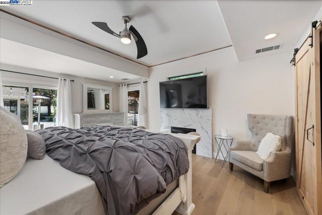 325 Crest Ave, Alamo CA: https://media.crmls.org/mediaz/cfd673e3-ce0f-43be-bf02-15376f8c1606.jpg