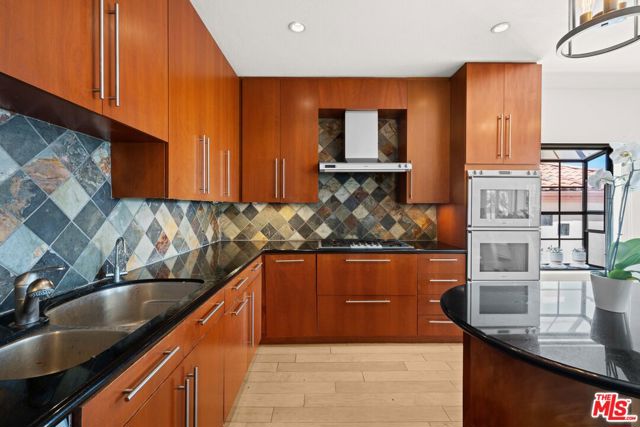 6220 Pacific Avenue, Playa del Rey CA: https://media.crmls.org/mediaz/cfd71930-0855-463d-b555-26883bfa4aff.jpg