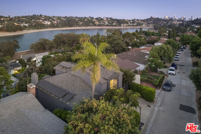 2264 Moreno Drive, Los Angeles CA: https://media.crmls.org/mediaz/cfd71af1-ec8c-4e84-89db-51ff85669ce8.jpg