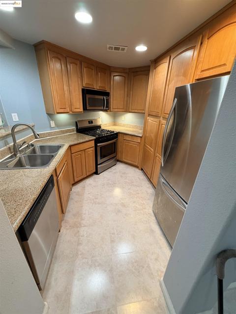 2210 Gellert Blvd, South San Francisco CA: https://media.crmls.org/mediaz/cfd73a74-2fe5-4826-b9ea-b02242bc0e5e.jpg