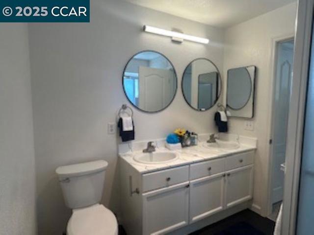 1174 Eddy St, San Francisco CA: https://media.crmls.org/mediaz/cfd74855-c12a-4ee2-8ba8-f9670dbb1e42.jpg