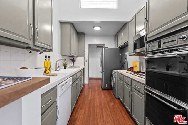 1887 Greenfield Avenue, Los Angeles CA: https://media.crmls.org/mediaz/cfd7a36b-11e6-45bd-b1d1-67240591548c.jpg