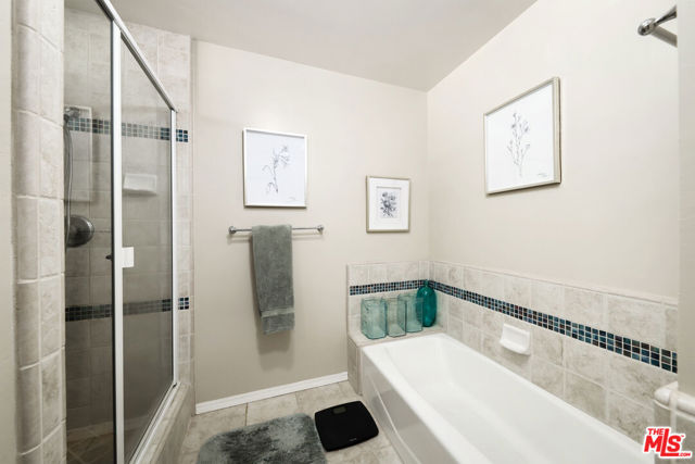 7200 Clifftop Way, Bakersfield CA: https://media.crmls.org/mediaz/cfd80010-8f78-4c73-ab37-e2a5b76b897b.jpg