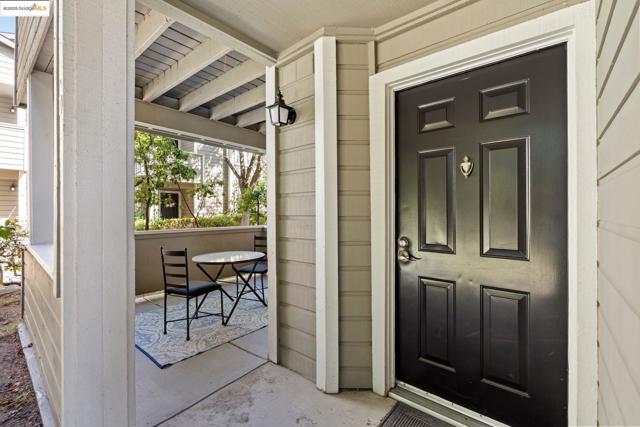 520 Canyon Oaks, Oakland CA: https://media.crmls.org/mediaz/cfd81cc1-9765-40e8-a8fd-99218deed770.jpg
