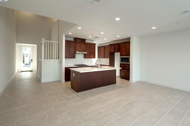 153 Compass Drive, Napa CA: https://media.crmls.org/mediaz/cfd8afac-f898-44b1-a4e4-f2e9771c96f1.jpg