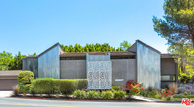 110 N Barrington Avenue, Los Angeles CA: https://media.crmls.org/mediaz/cfd8ea3f-2297-4147-a1cf-a9f49d5ce9be.jpg