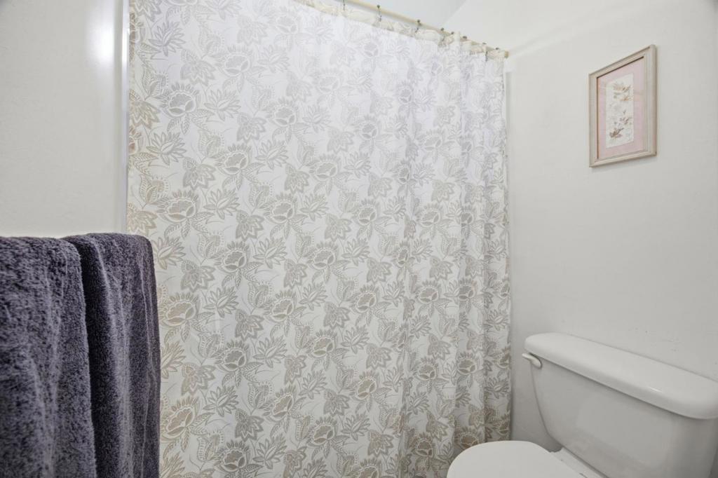 https://media.crmls.org/mediaz/cfd90d6d-fd74-4db2-8f7d-05b83ec5937a.jpg?preset=X-Large