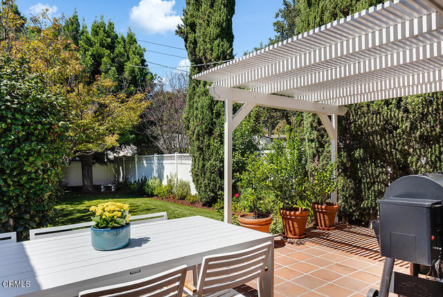 185 Glen Summer Road, Pasadena CA: https://media.crmls.org/mediaz/cfd94d6b-9a7e-4a13-b1f4-c29fa5f3cf0f.jpg