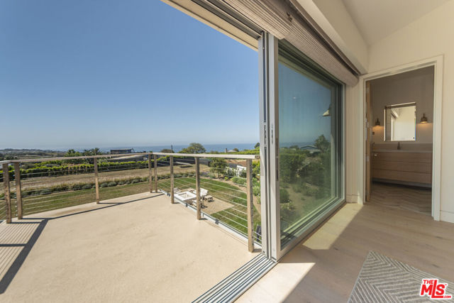 29958 Harvester Road, Malibu CA: https://media.crmls.org/mediaz/cfd96aa2-ea64-4562-99f6-98959db16aec.jpg