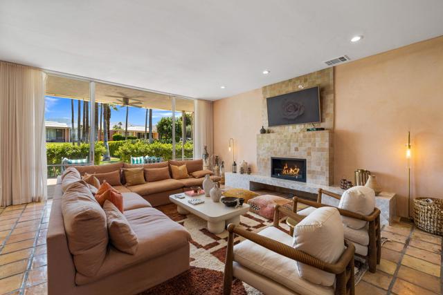 Image 12 of 37 For 73571 El Hasson Circle