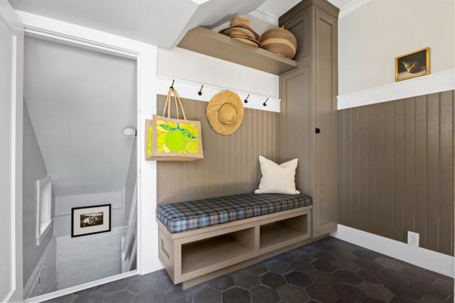 827 Walnut Avenue, Burlingame CA: https://media.crmls.org/mediaz/cfd9d190-52b5-4aeb-9c63-54146fa8445c.jpg