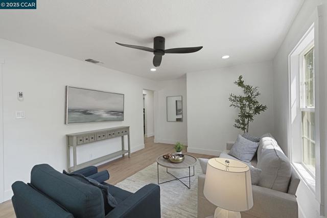 1021 Frienza Avenue, Sacramento CA: https://media.crmls.org/mediaz/cfda5aca-130c-4529-82c7-247676cea04a.jpg