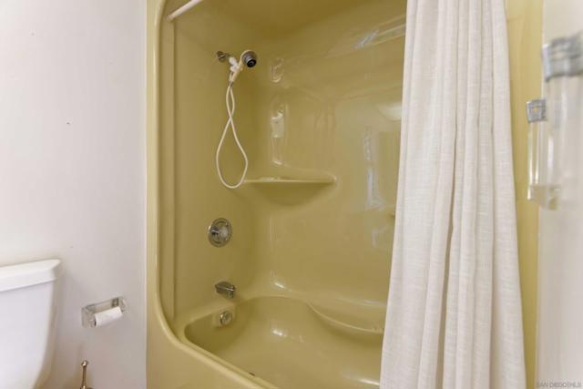 3559 Buena Vista St, San Diego CA: https://media.crmls.org/mediaz/cfda6bb7-74a6-40ac-be17-e4961ea07f20.jpg