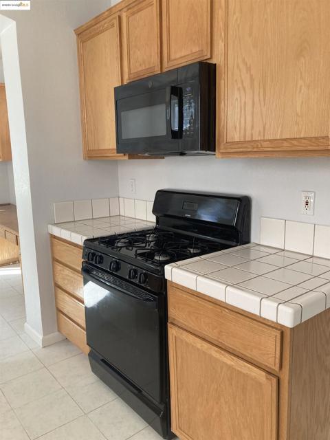 10448 almanor circle, Stockton CA: https://media.crmls.org/mediaz/cfdaad62-310f-410b-8ba6-249a8d624e70.jpg