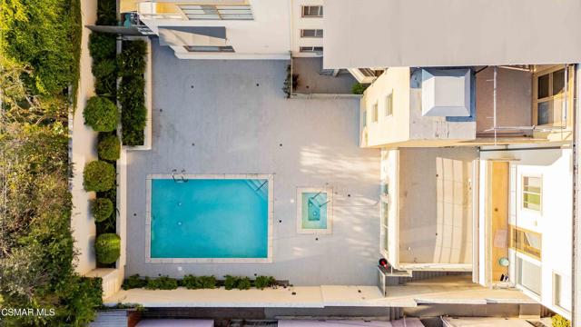 1645 Malcolm Avenue, Los Angeles CA: https://media.crmls.org/mediaz/cfdacd54-a1b7-4d6a-b749-fc44ae738380.jpg