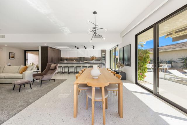 133 Columbia Drive, Rancho Mirage CA: https://media.crmls.org/mediaz/cfdb290e-2e27-43ab-a7a8-0af800ebcfca.jpg