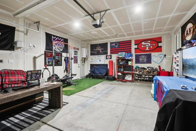 545 Shearwater Street, Hollister CA: https://media.crmls.org/mediaz/cfdb60a3-ca87-4738-987c-b53dbc14bb9f.jpg