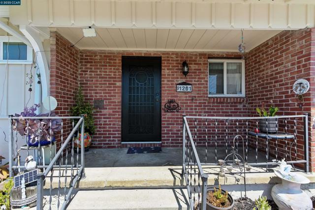 1201 Valle Vista Ave, Vallejo CA: https://media.crmls.org/mediaz/cfdc183b-cabc-42ea-9075-72f292011ffd.jpg