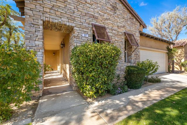 37 Shoreline Drive, Rancho Mirage CA: https://media.crmls.org/mediaz/cfdc6b89-43d3-4f9a-b517-5eb94299ae74.jpg