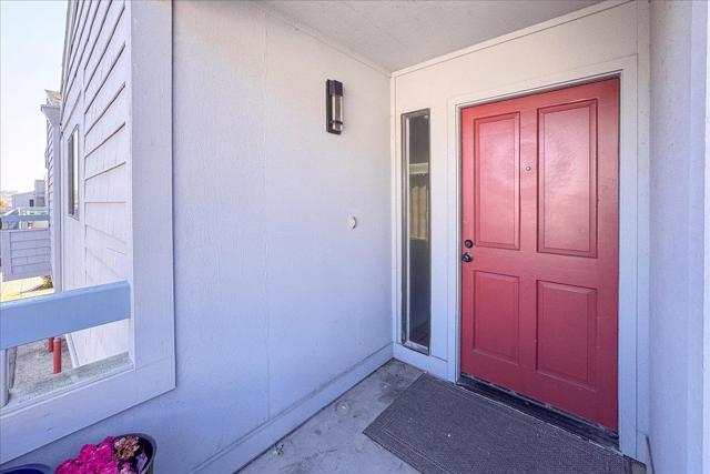 3095 Marina Drive, Marina CA: https://media.crmls.org/mediaz/cfdd6582-3368-4e3d-a023-12cff8c749a6.jpg