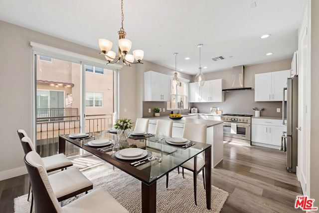 4394 Paxton Place, Calabasas CA: https://media.crmls.org/mediaz/cfdd7b7c-8a5b-466b-a432-1f431a04c29a.jpg