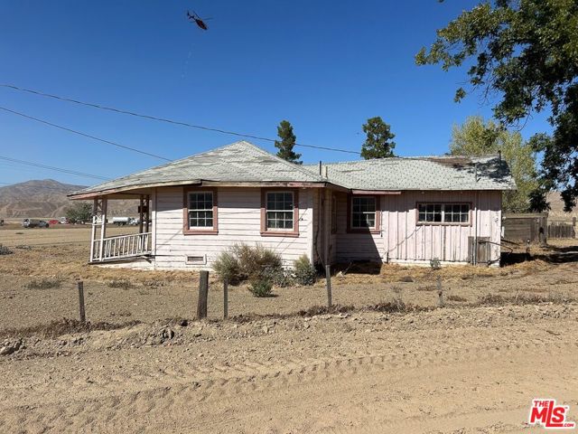 166 Russell Ranch Highway, New Cuyama CA: https://media.crmls.org/mediaz/cfdde1f3-a6da-4330-b690-3469e9e003ba.jpg