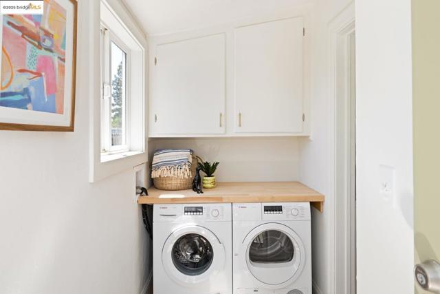3742 Loma Vista AVE, Oakland CA: https://media.crmls.org/mediaz/cfde3e2e-873f-40fb-9759-5f1ddb0fc4d4.jpg