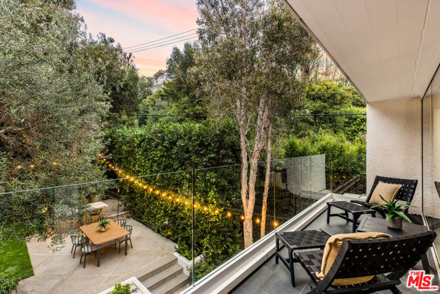 366 N Kenter Avenue, Los Angeles CA: https://media.crmls.org/mediaz/cfde9903-79c1-4097-a446-54993021cd2c.jpg