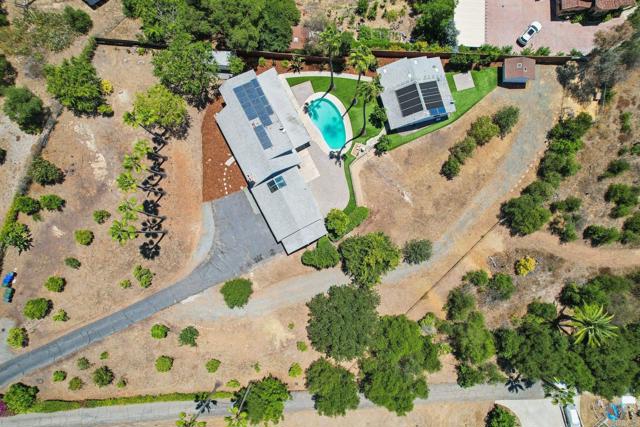 1797 99 Rabbit Hill, Fallbrook CA: https://media.crmls.org/mediaz/cfdfab2a-bdf5-45b8-858e-da21c71e1d48.jpg