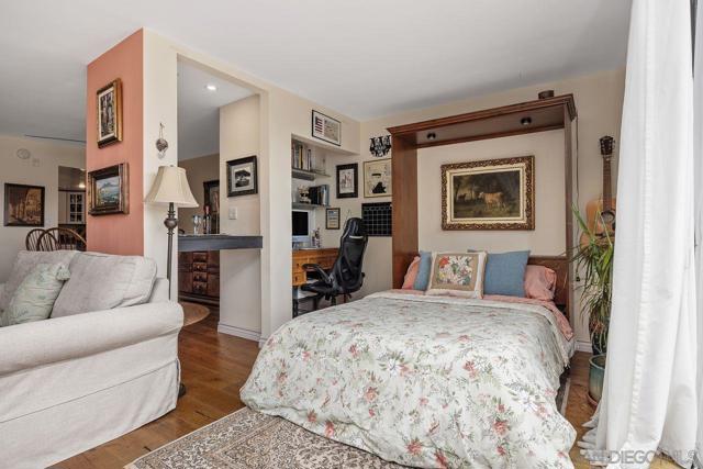 2564 Navarra Dr, Carlsbad CA: https://media.crmls.org/mediaz/cfdfbdf6-2a52-4af1-b7ef-12f0568ca5f4.jpg