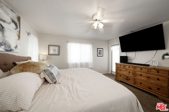 7200 Clifftop Way, Bakersfield CA: https://media.crmls.org/mediaz/cfe06f82-e14e-4af7-a6e5-ab97570c0b5e.jpg