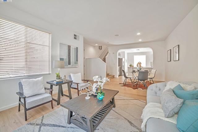 3312 Amaryllis Cir, San Ramon CA: https://media.crmls.org/mediaz/cfe0b331-bcdf-4be5-abbf-2b4c5199ec87.jpg