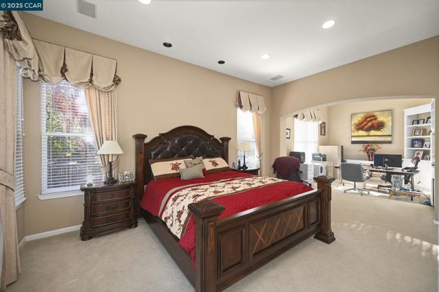 1105 Peacock Creek Dr, Clayton CA: https://media.crmls.org/mediaz/cfe11785-a6b1-4709-9b7d-1956ad3f74a5.jpg