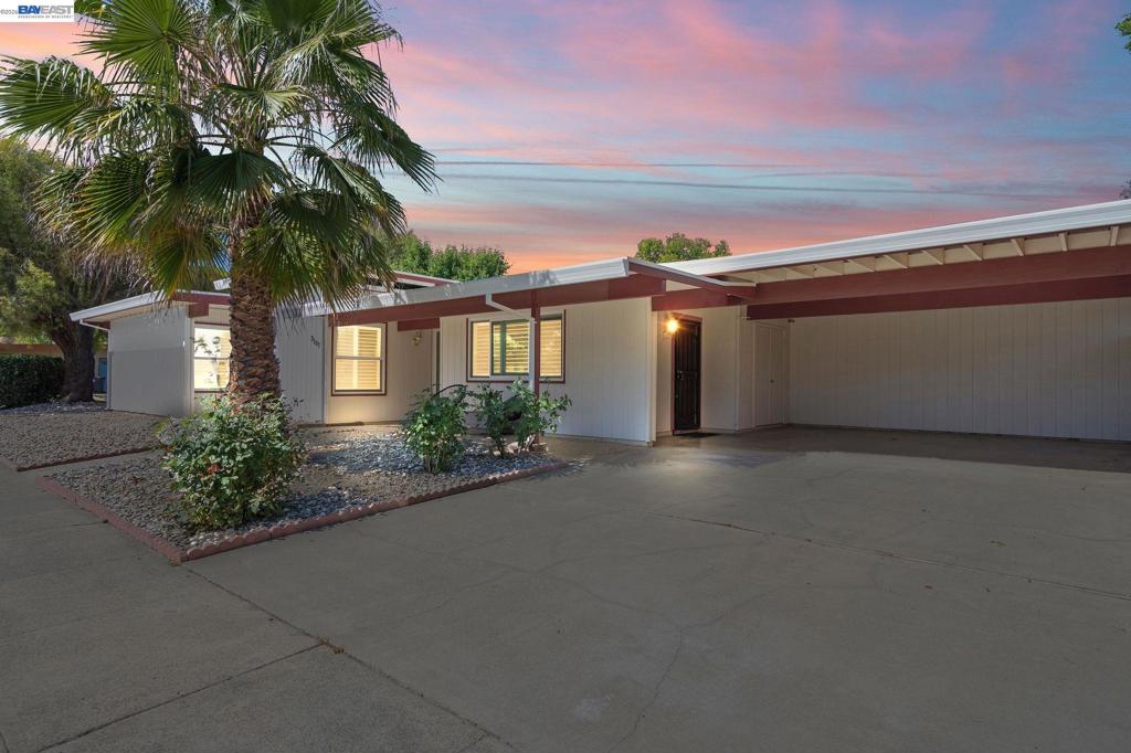 3107 Corona Dr