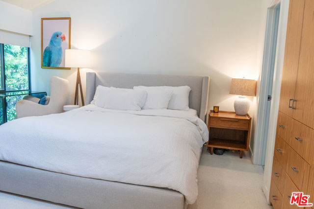 880 Hilldale Avenue, West Hollywood CA: https://media.crmls.org/mediaz/cfe148f3-3a08-470a-96d8-f15d757ec1bd.jpg