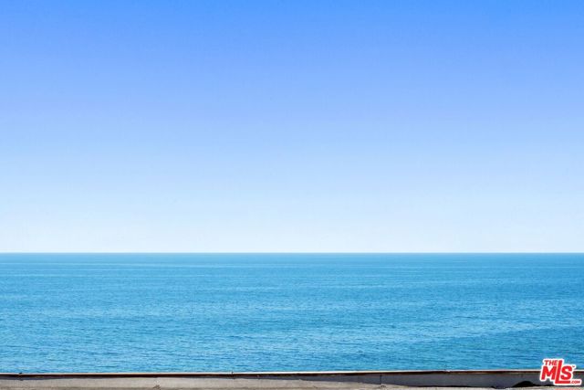 18002 Coastline Drive, Malibu CA: https://media.crmls.org/mediaz/cfe1777b-6296-4bd5-a5f7-00eb39a981d3.jpg