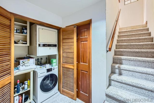 8870 Villa La Jolla Dr, La Jolla CA: https://media.crmls.org/mediaz/cfe22de2-8dd9-4965-b14b-9e95564bc67b.jpg